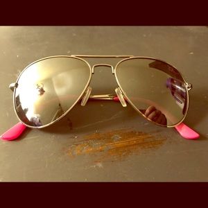 Betsey Johnson aviator sunglasses